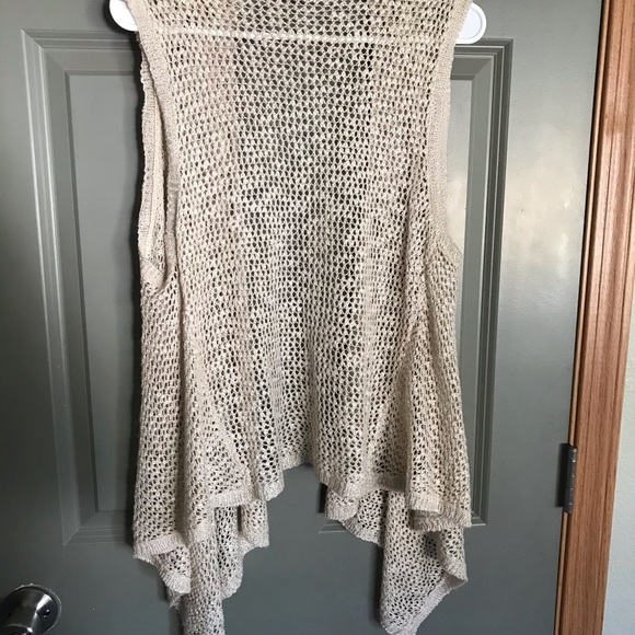 Throw over/vest - Picture 3 of 3